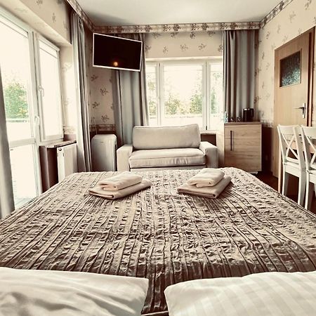 Hotel Bellevue Charzykowy Oda fotoğraf