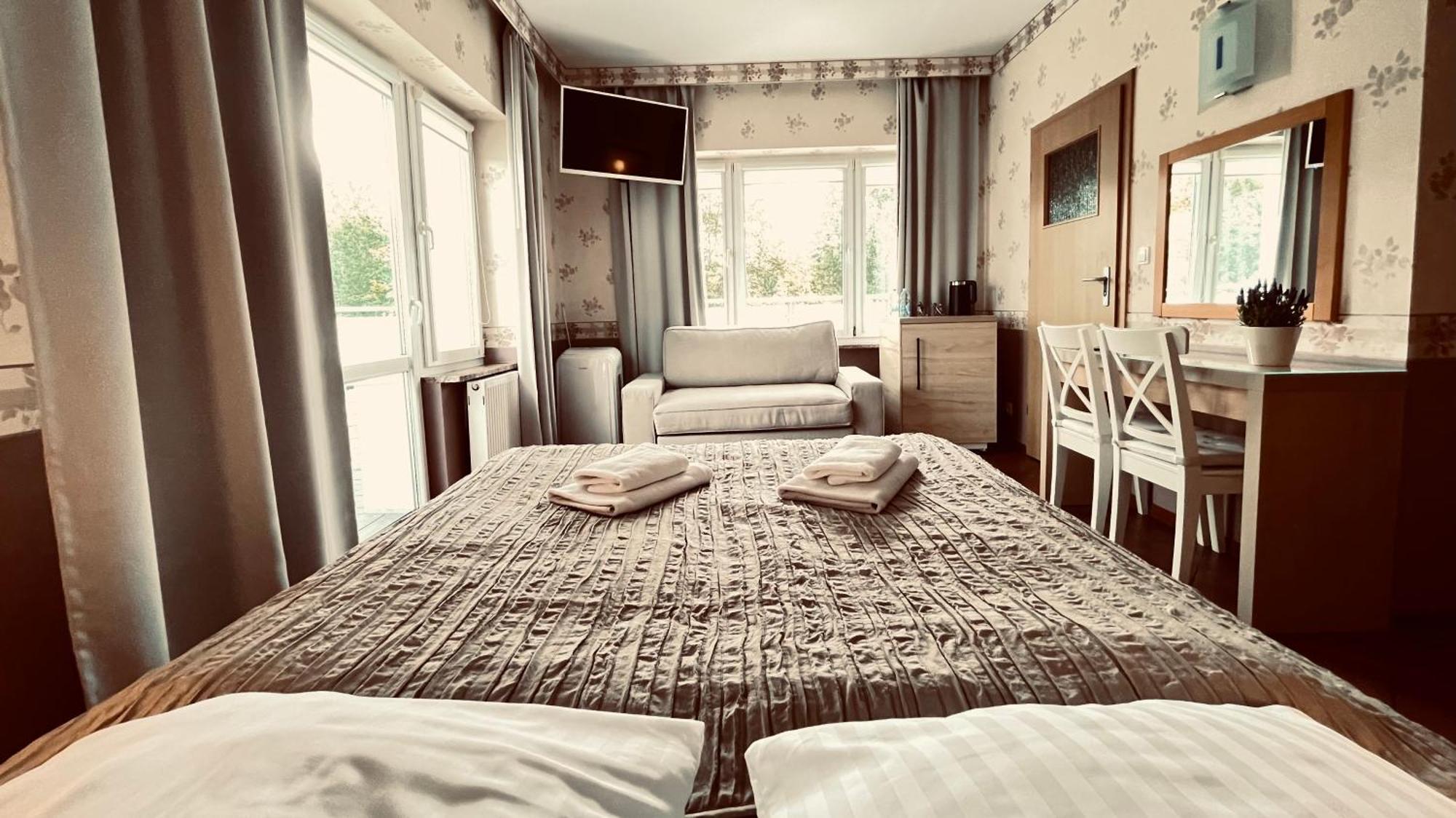 Hotel Bellevue Charzykowy Oda fotoğraf