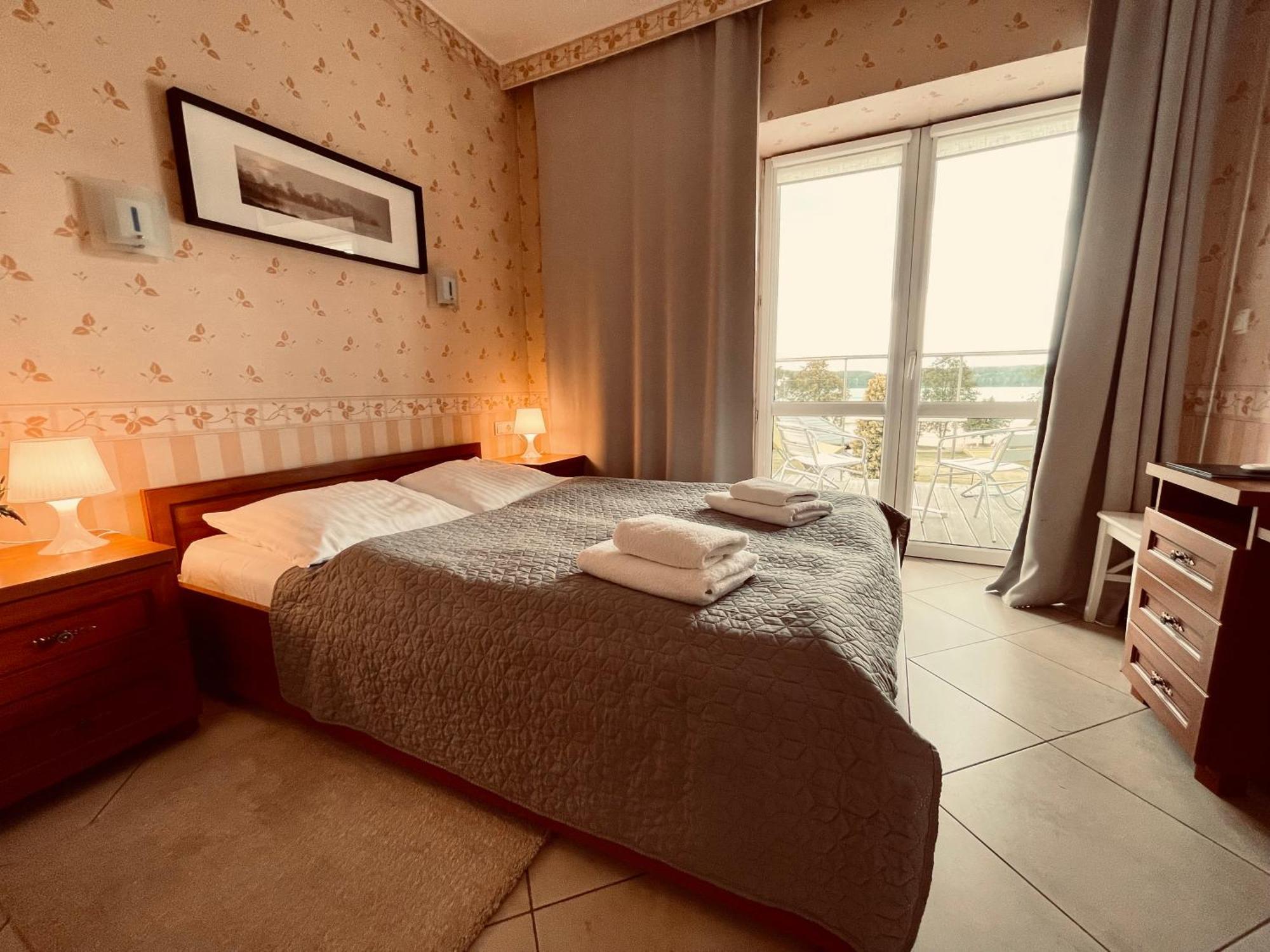 Hotel Bellevue Charzykowy Oda fotoğraf